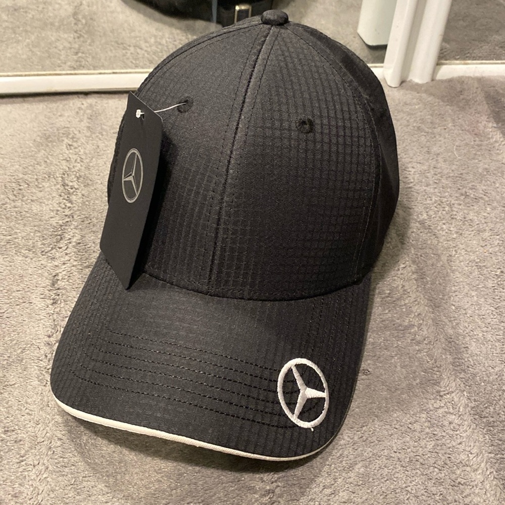 Mercedes Benz hat